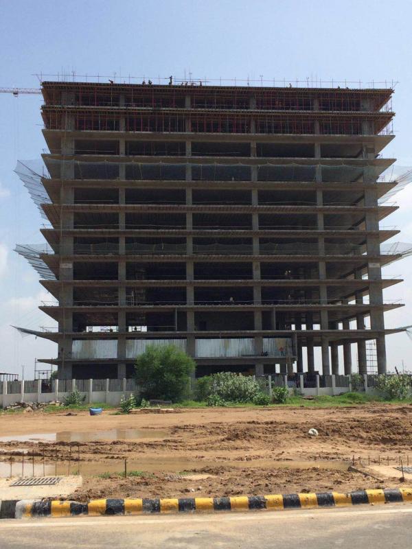 Construction progress of Signature Tower by Hiranandani in GIFT City SEZ area
